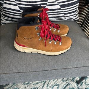 Danner Mountain 600